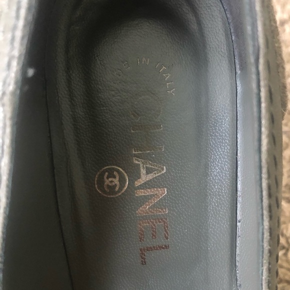 Chanel CC grey/black cap toe wedges - Picture 8 of 8